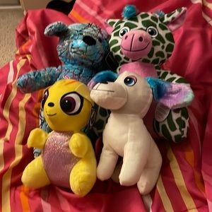 Random arcade/claw Machine stuffed animals